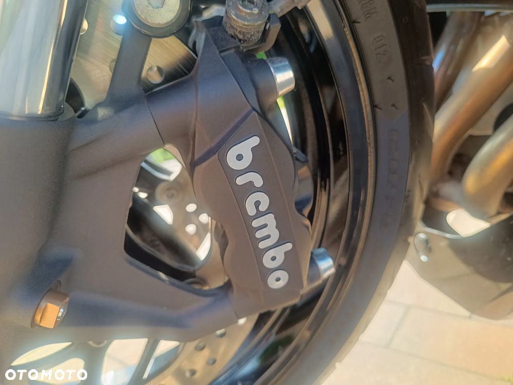 Suzuki GSX 1000 - 17