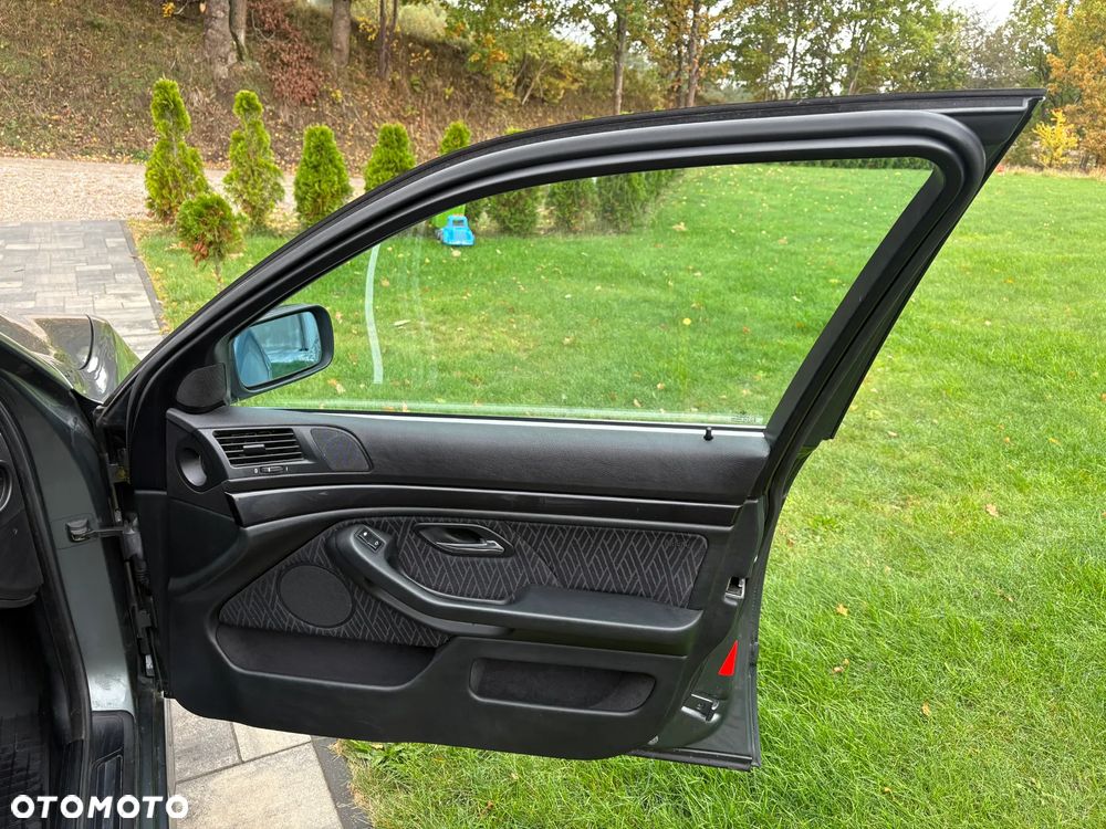 BMW Seria 5 520i - 20
