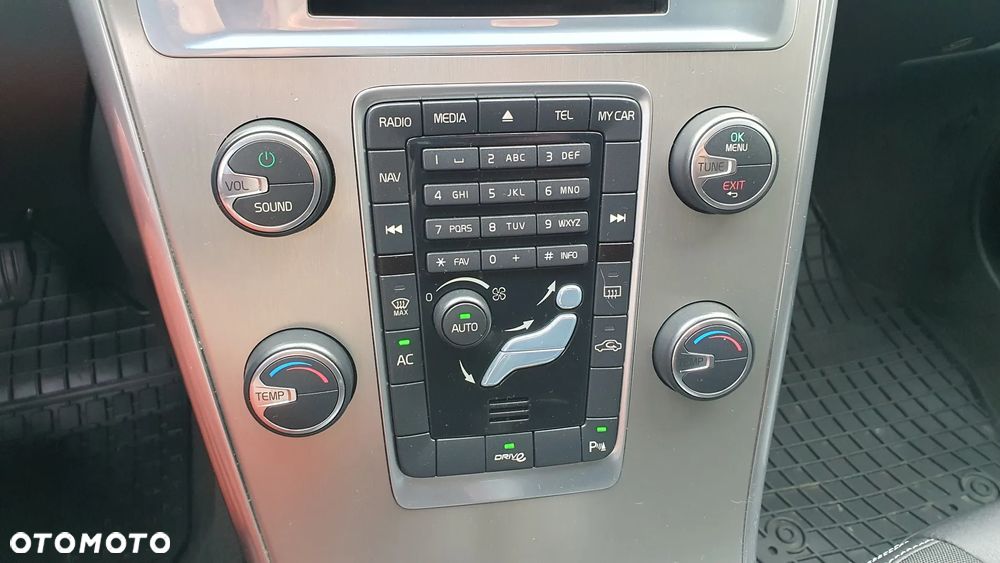 Volvo XC 60 D3 Momentum - 24