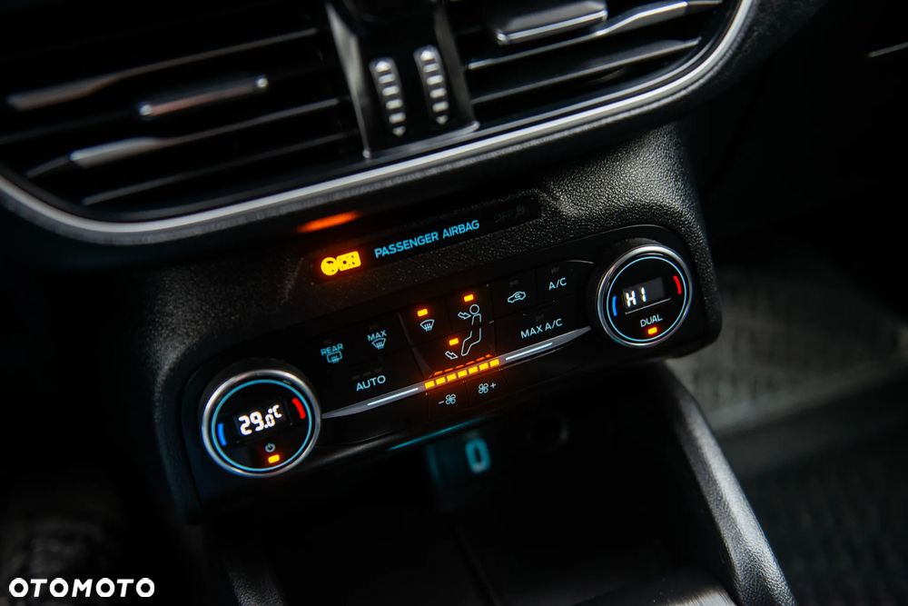 Ford Focus 1.5 EcoBlue Start-Stopp-System TITANIUM - 36