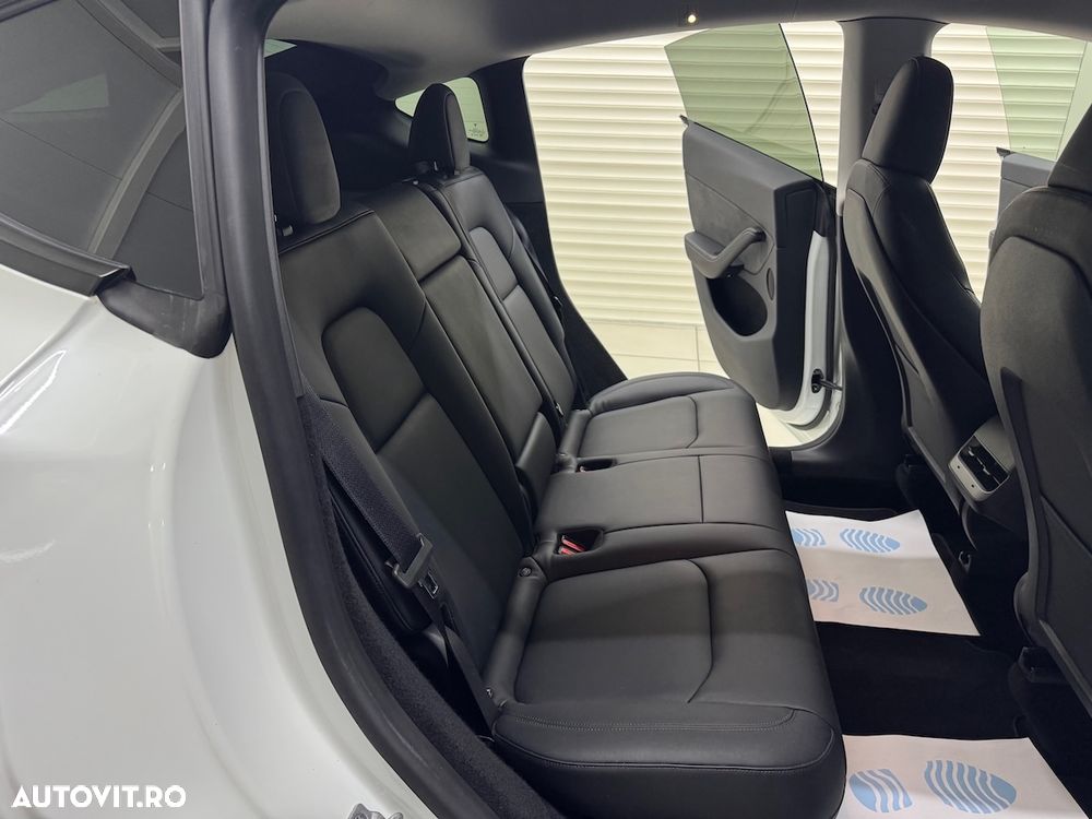 Tesla Model Y - 7