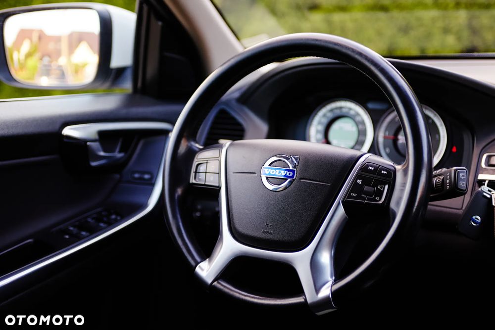 Volvo XC 60 D4 Momentum - 19