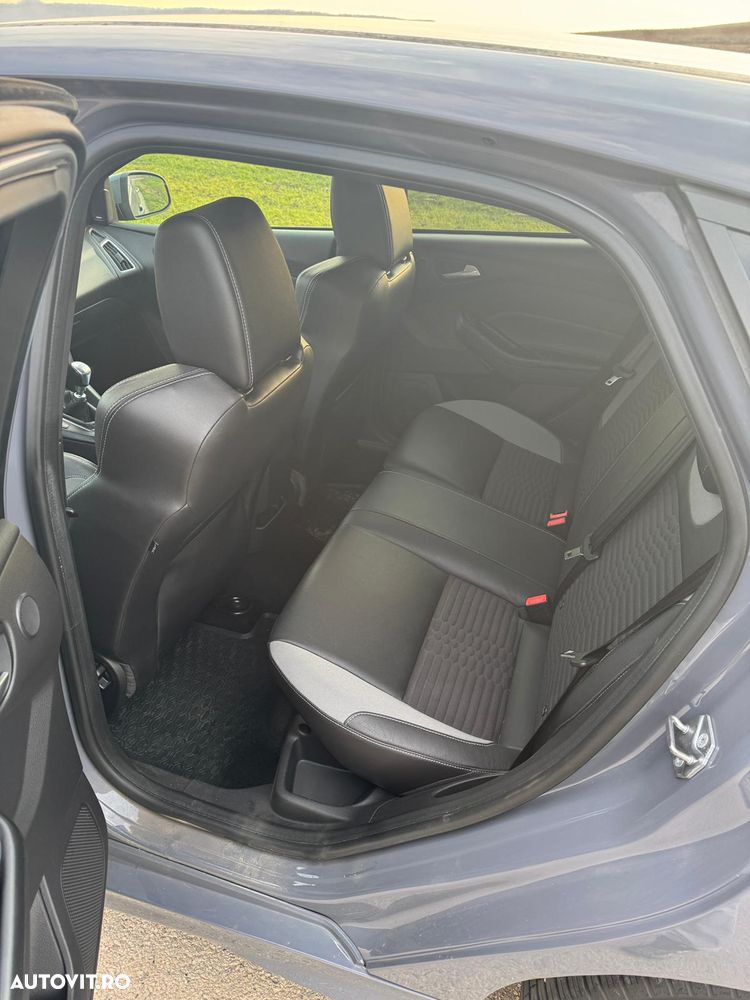 Ford Focus 2.0 EcoBoost ST - 8