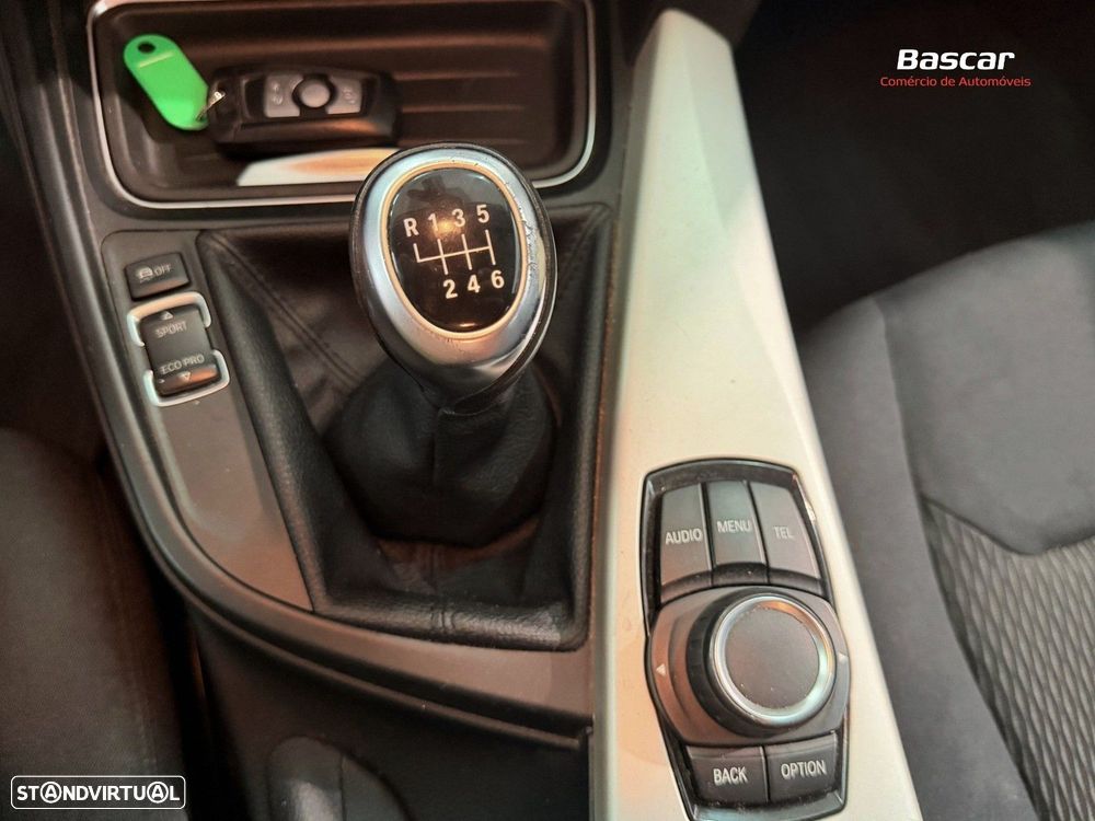 BMW 318 d Line Luxury - 24