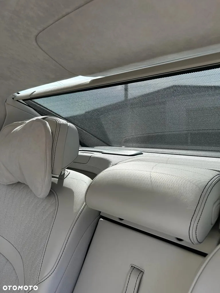 BMW Seria 7 750i xDrive - 14