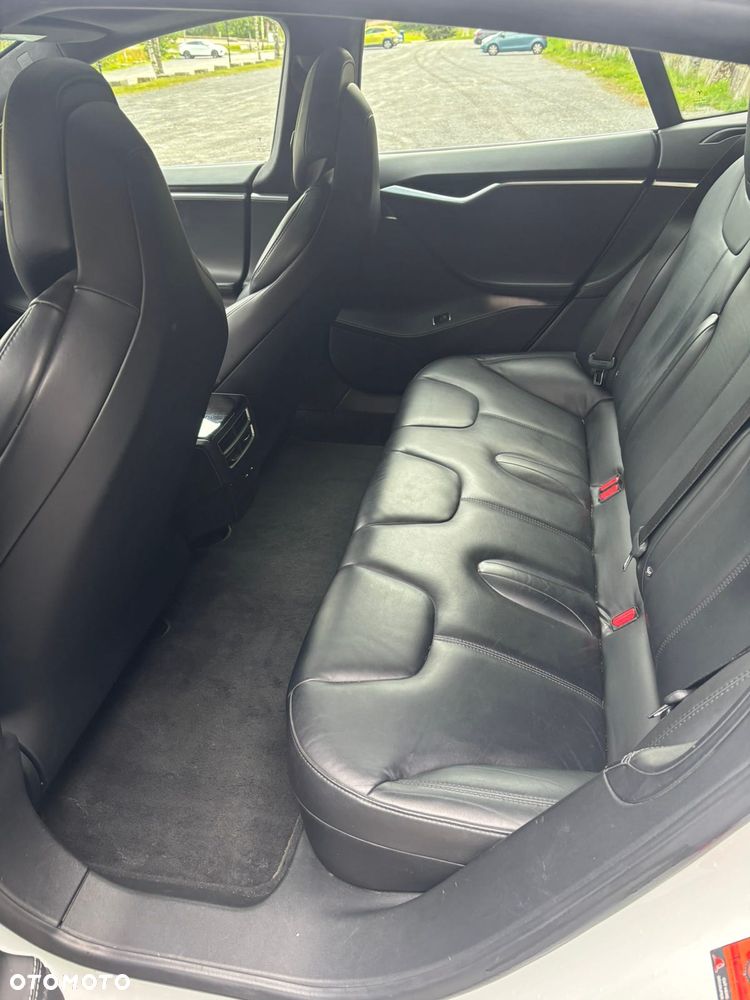 Tesla Model S - 31