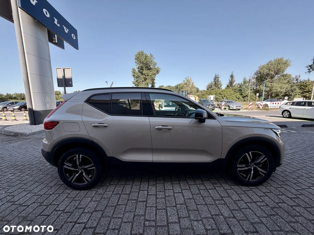 Volvo XC 40 B3 Plus Dark - 6