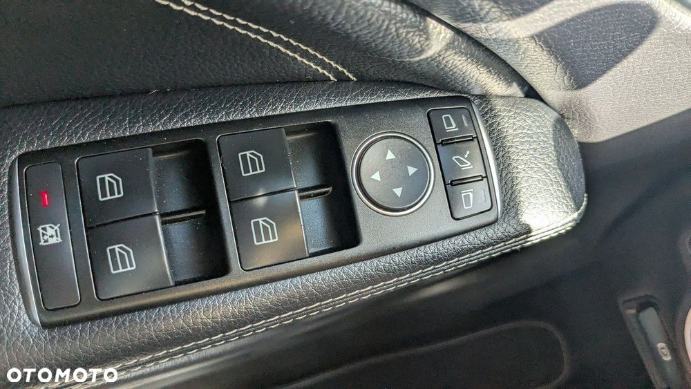 Mercedes-Benz GLA - 36