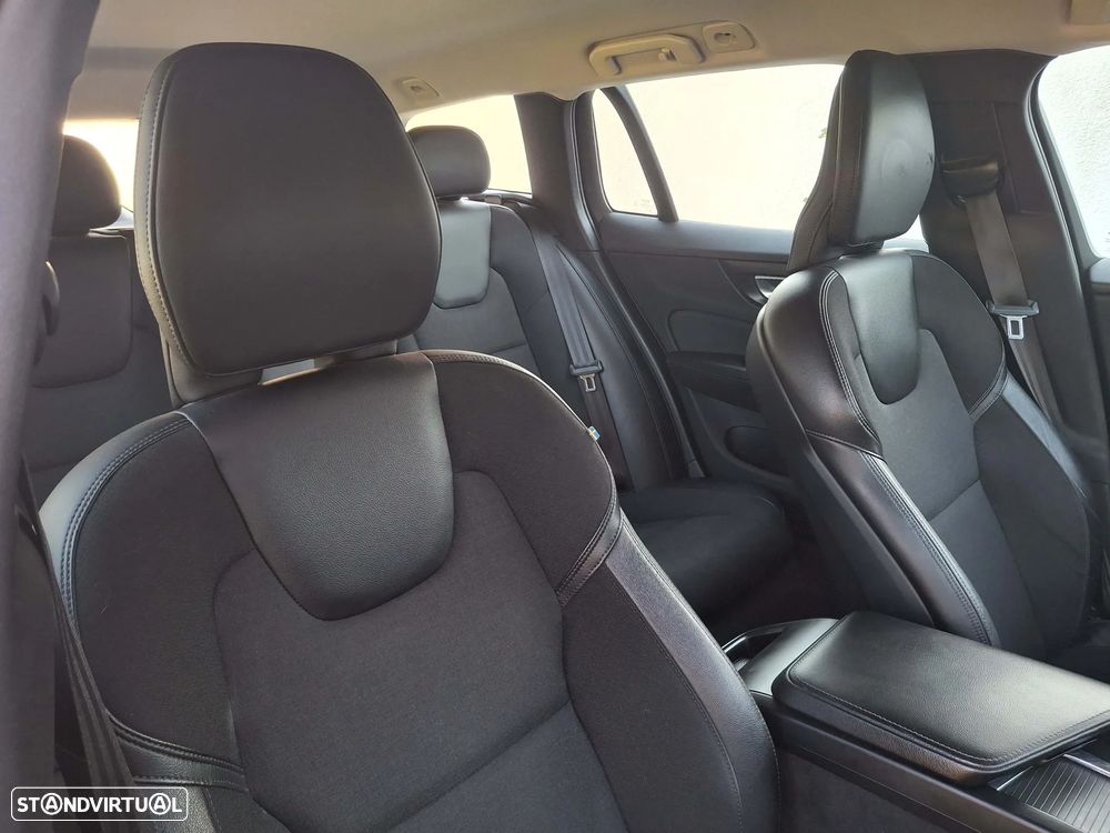 Volvo V60 2.0 D4 R-Design - 20