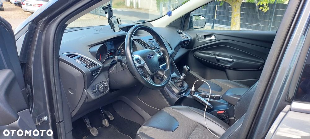 Ford Kuga - 28