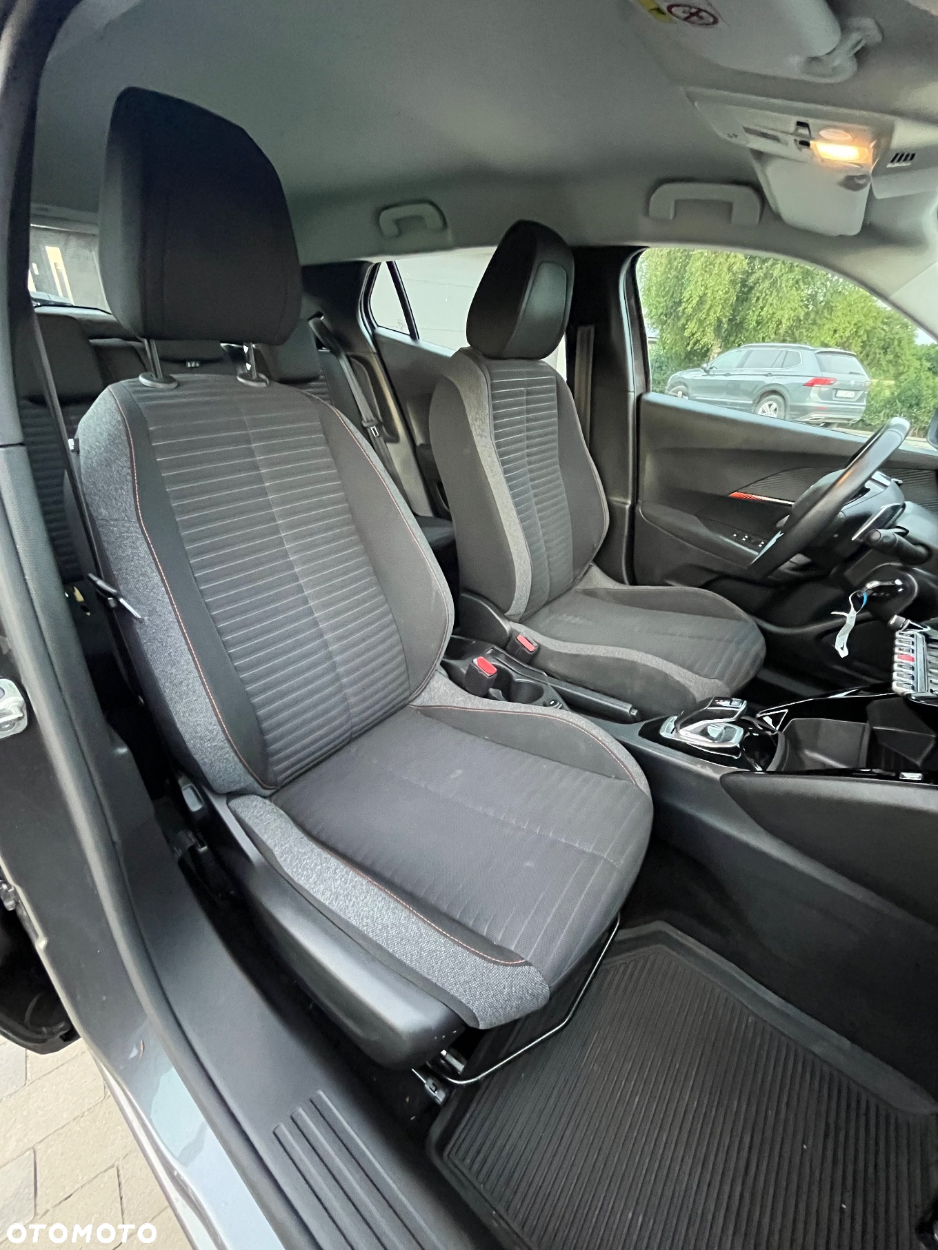 Peugeot 2008 - 12