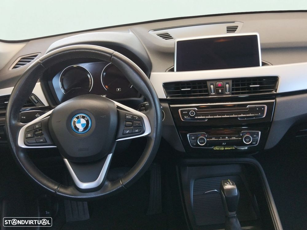 BMW X1 25 e xDrive Corporate Edition - 6