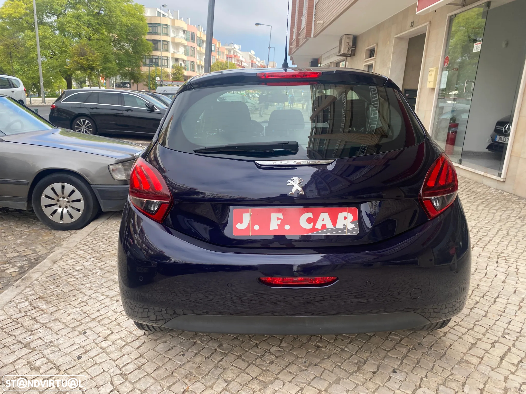 Peugeot 208 1.2 PureTech GT Line - 24