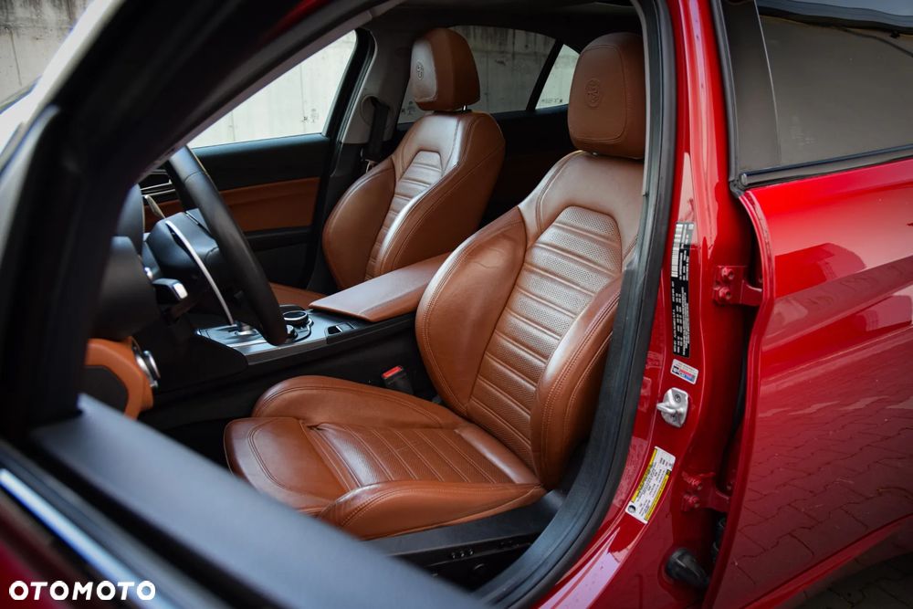 Alfa Romeo Giulia 2.0 Turbo 16V AT8-Q4 Ti - 13