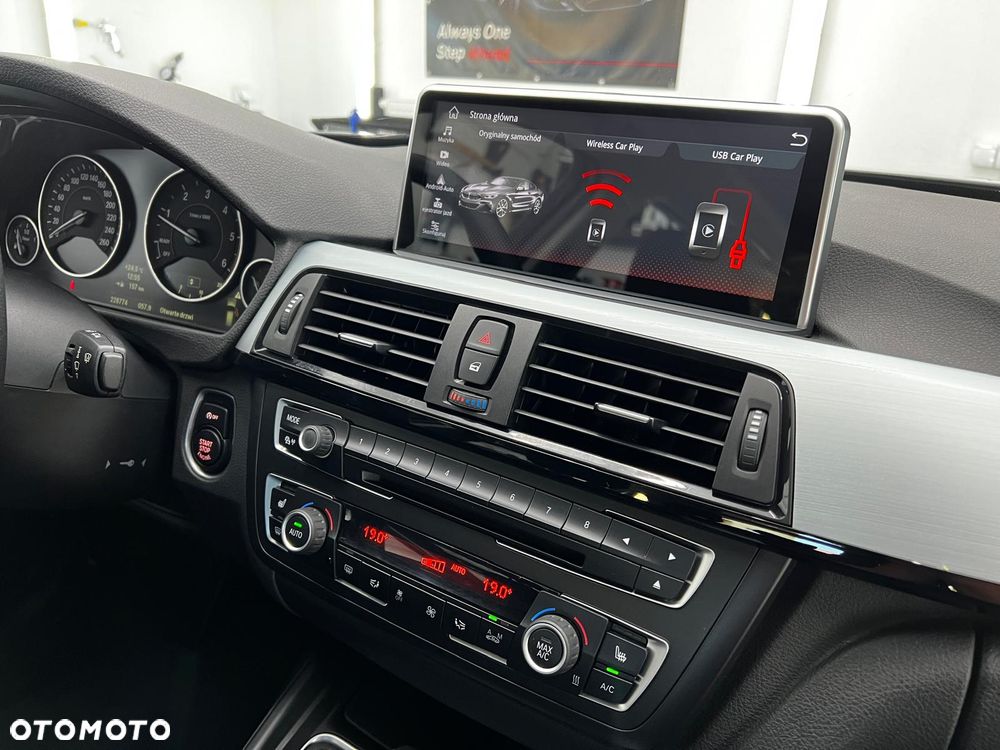 BMW Seria 3 318d DPF Edition Sport - 24