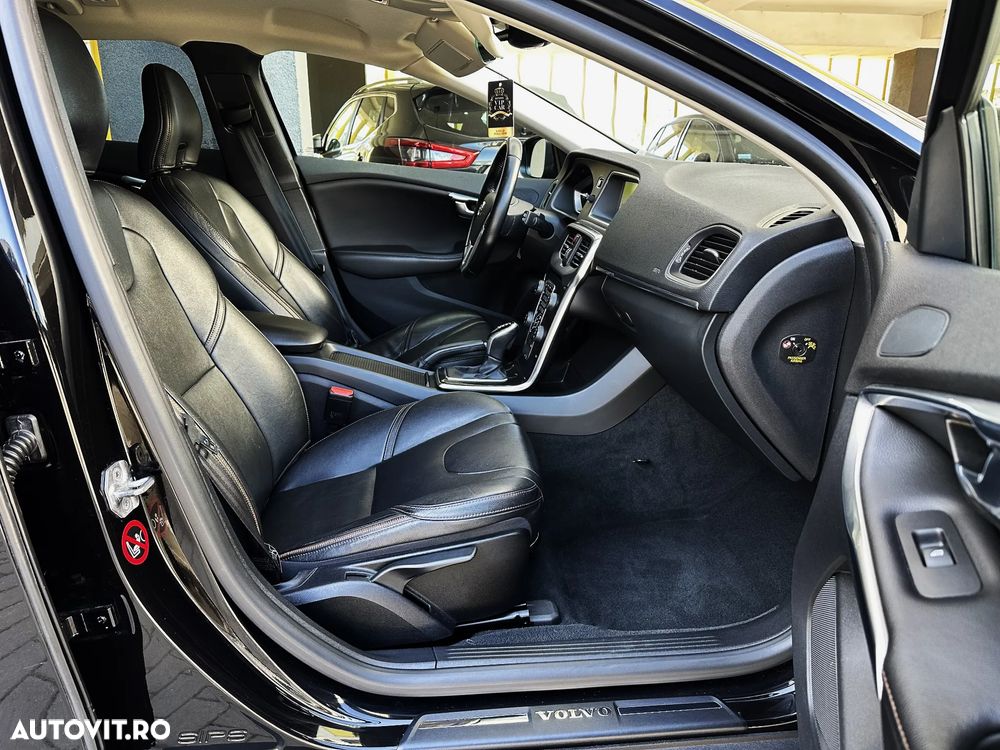 Volvo V40 D4 Geartronic Summum - 11