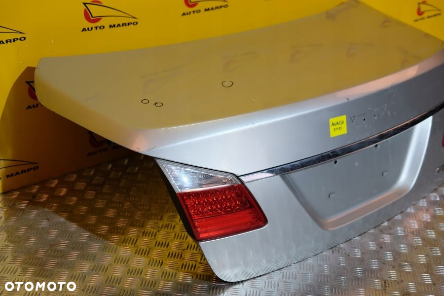 HYUNDAI GENESIS SEDAN 2008-2014 KLAPA TYŁ LAMPA - 4
