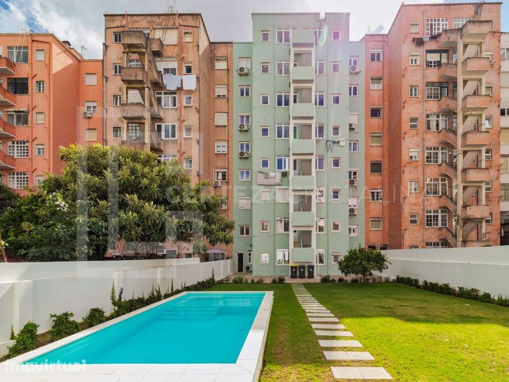 T2 integralmente renovado com piscina, jardim e arrecadação | Penha...