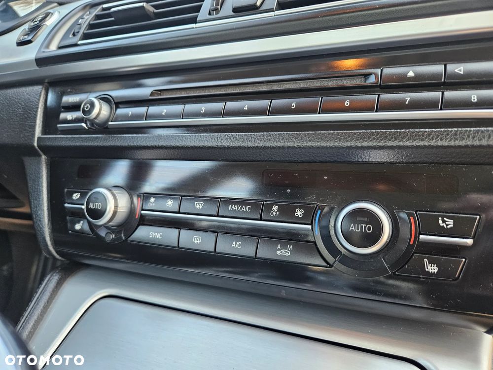 BMW Seria 5 525d xDrive Modern Line - 28