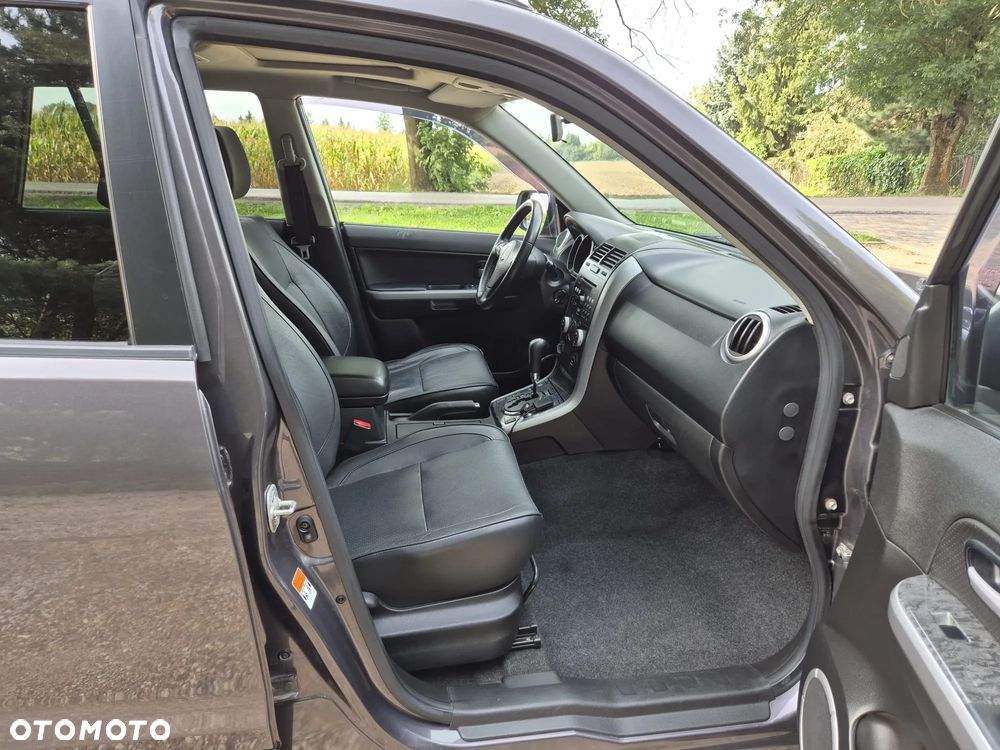 Suzuki Grand Vitara 2.4 De Luxe - 30