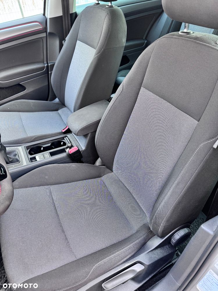 Volkswagen Golf - 14