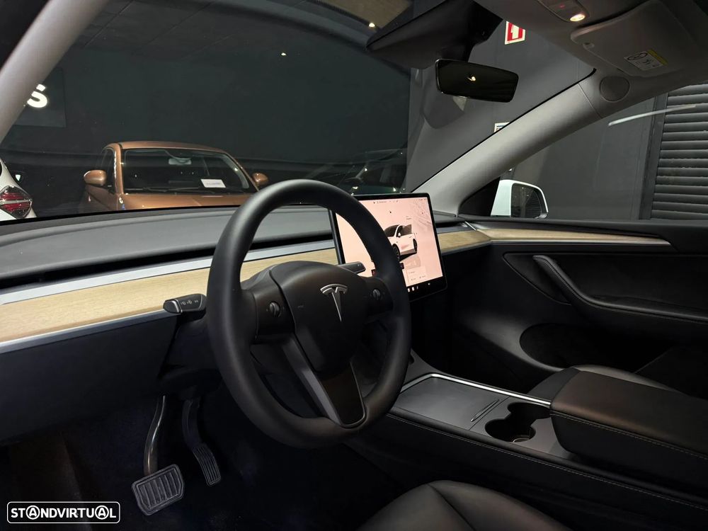 Tesla Model Y Long Range Dual Motor AWD - 9