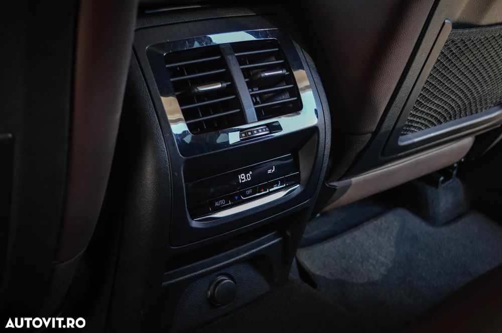 BMW X3 xDrive20i AT Luxury Line - 33