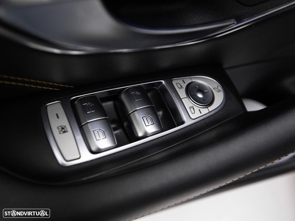 Mercedes-Benz E 63 AMG S 4-Matic+ - 26