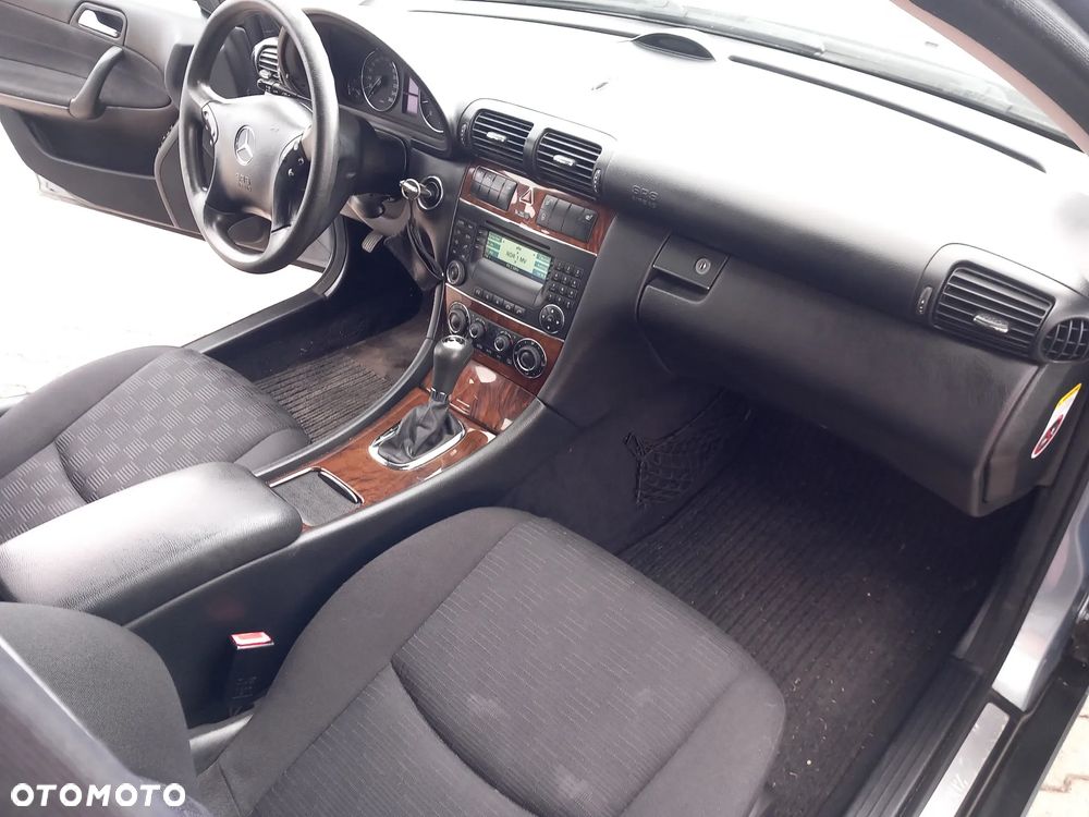 Mercedes-Benz Klasa C 180 Kompressor Automatik Classic Sport Edition - 18