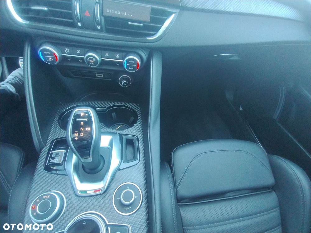 Alfa Romeo Giulia 2.9 Bi Turbo V6 Quadrifoglio - 14
