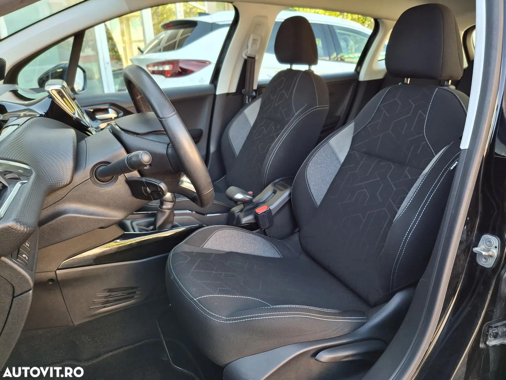 Peugeot 2008 - 13