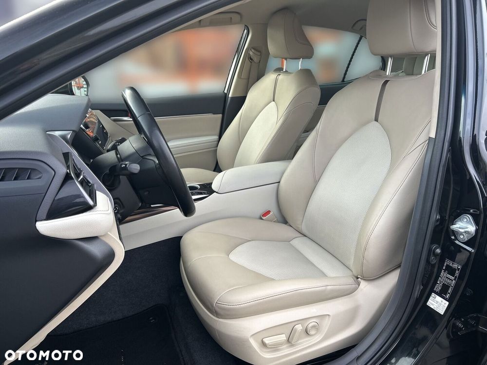 Toyota Camry 2.5 Hybrid Executive CVT - 12