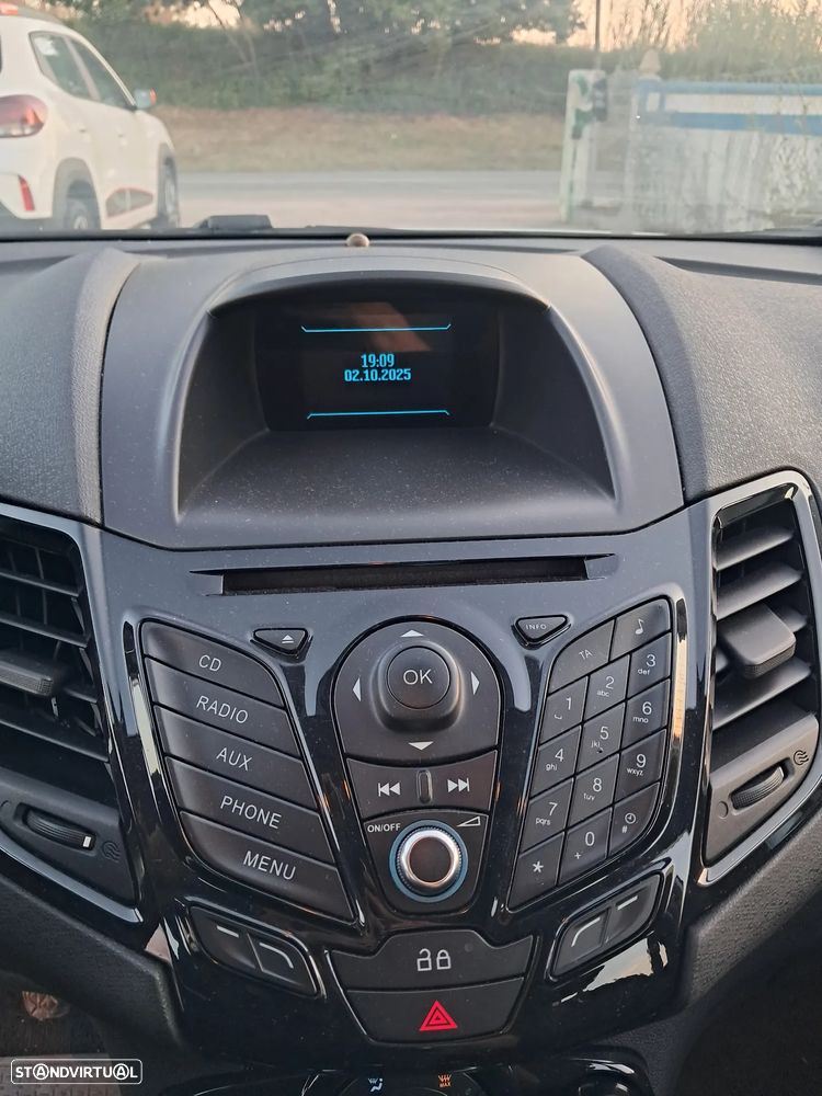 Ford Fiesta 1.5 TDCi Titanium - 16