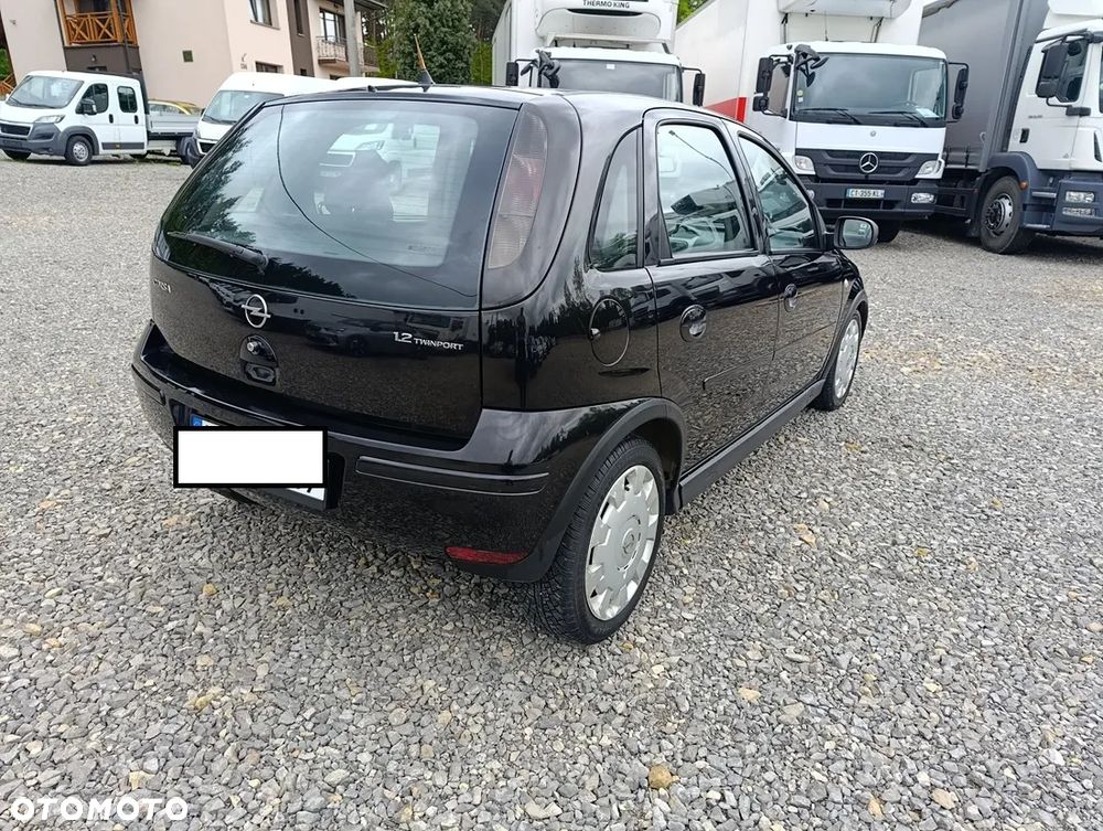 Opel Corsa 1.2 16V Cosmo - 4