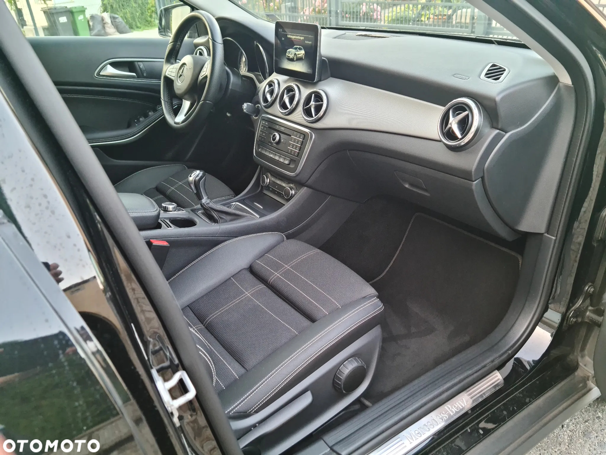 Mercedes-Benz GLA - 16