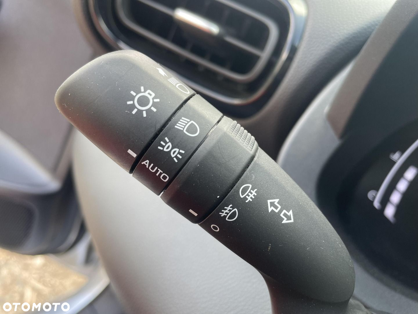 Toyota Yaris - 18