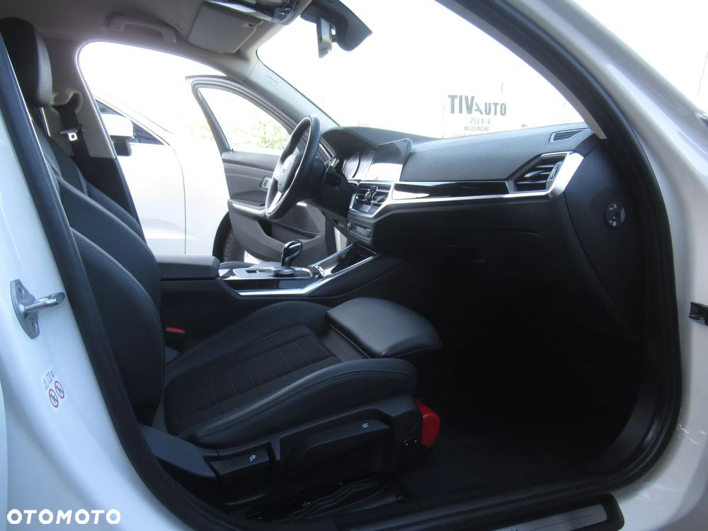 BMW Seria 3 318i Sport Line - 9