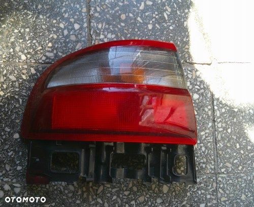 TOYOTA CARINA E LAMPA LEWA TYLNA SEDAN DEPO 08-212-1972 - 1