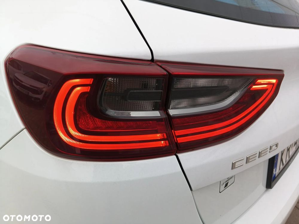 Kia Ceed 1.5 T-GDI M - 10