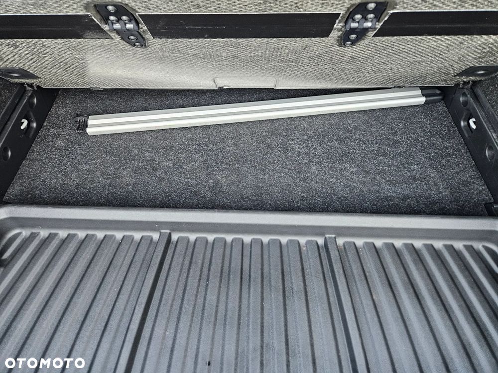 Skoda Superb 2.0 TDI DSG Ambition - 27
