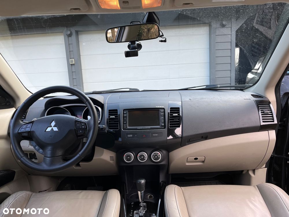 Mitsubishi Outlander 2.4 4WD CVT Intense - 20