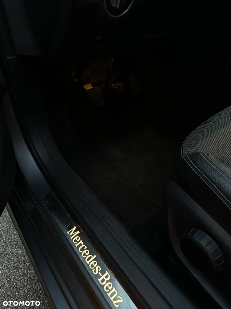 Mercedes-Benz Klasa A 180 BlueEfficiency Edition - 29