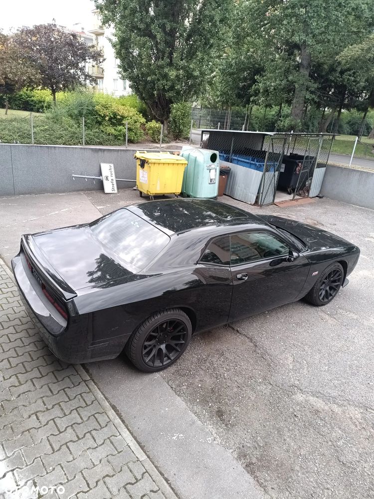 Dodge Challenger - 11
