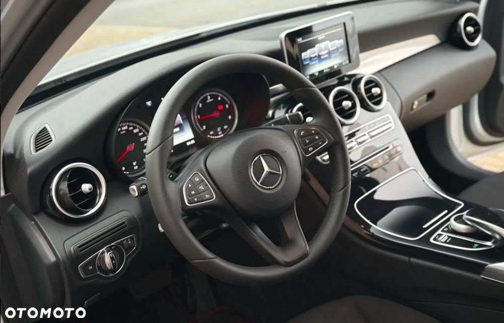 Mercedes-Benz Klasa C 200 (BlueTEC) d 7G-TRONIC - 23