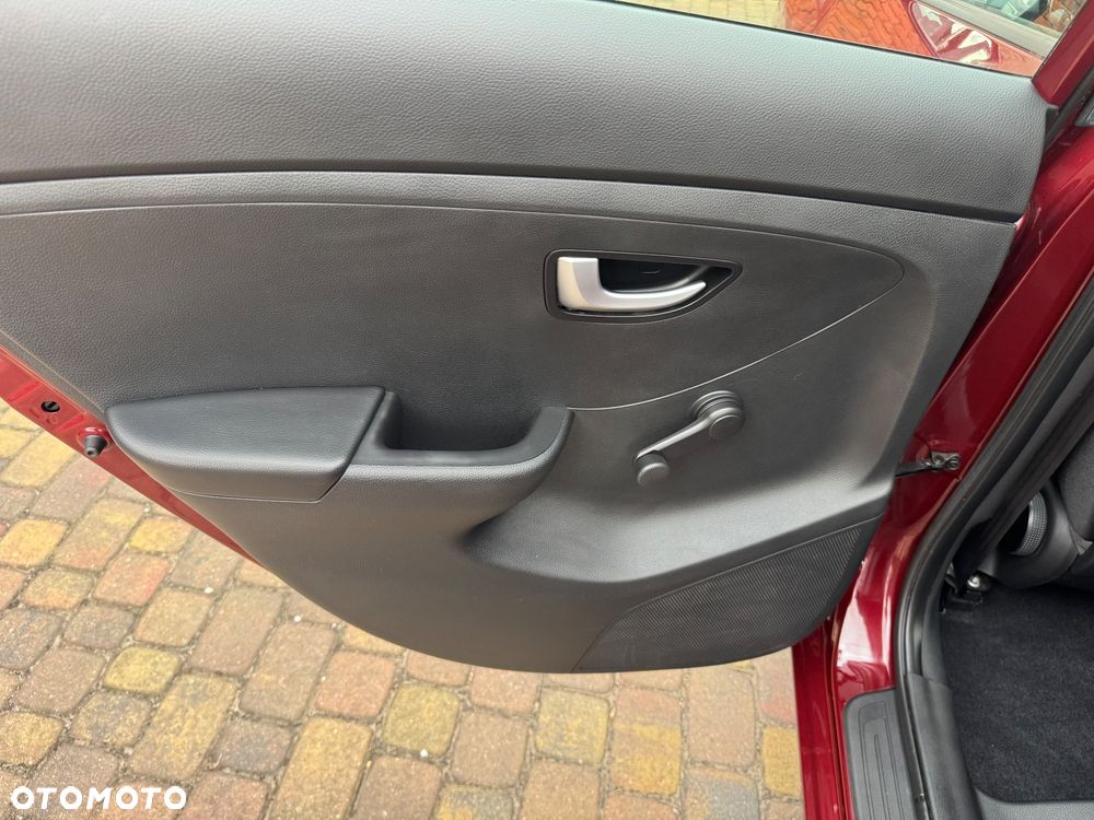 Hyundai i30 blue 1.4 Trend - 21