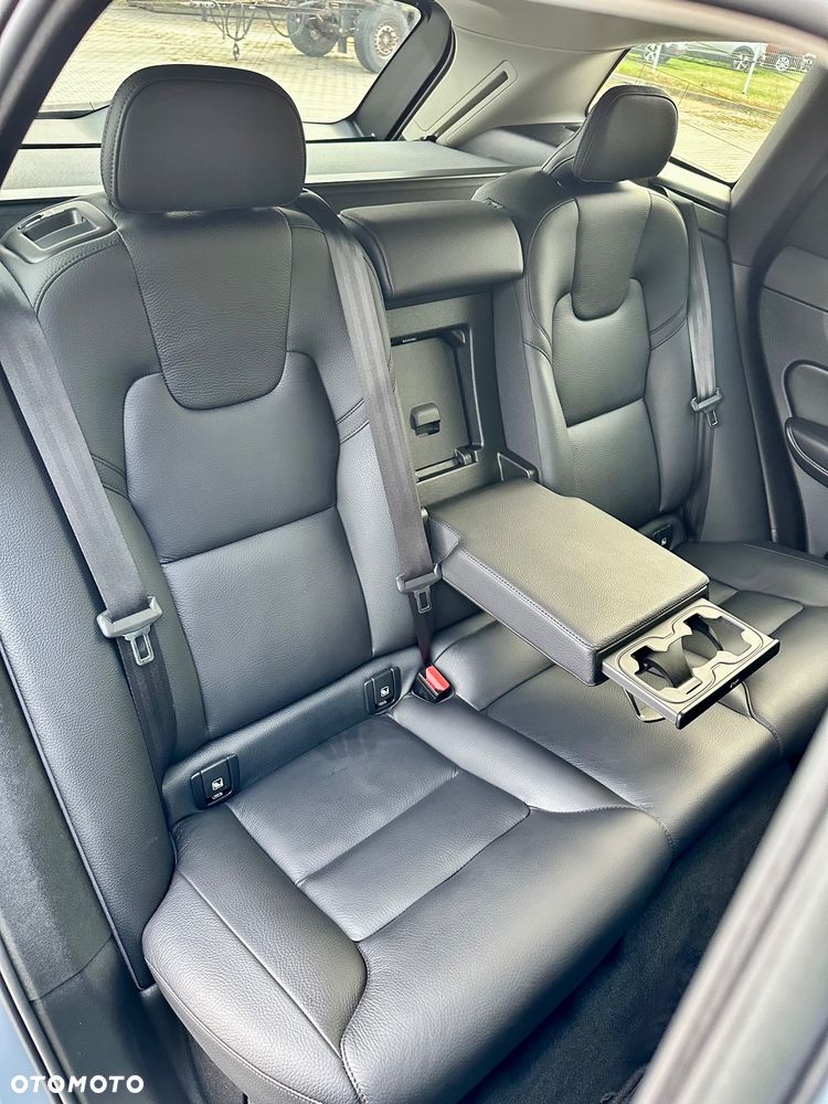 Volvo XC 60 B4 D Plus Bright - 27