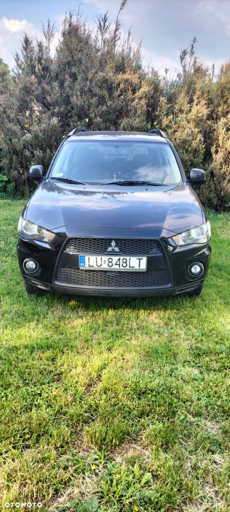 Mitsubishi Outlander - 2
