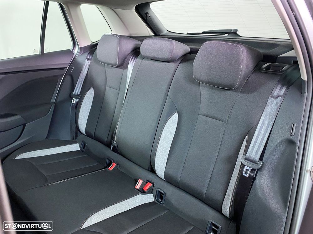 Skoda Kamiq 1.0 TSI DSG — fotografia 18