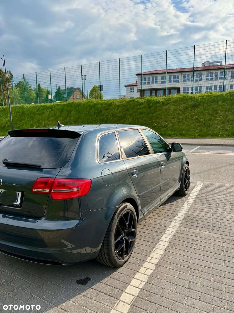 Audi A3 Sportback 1.6 TDI DPF Attraction - 4