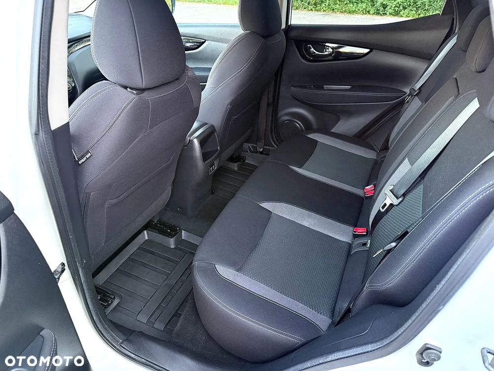 Nissan Qashqai 1.3 DIG-T N-Connecta - 24